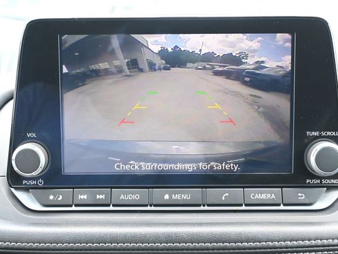 Used 2024 Nissan Rogue S AWD/4WD image 18