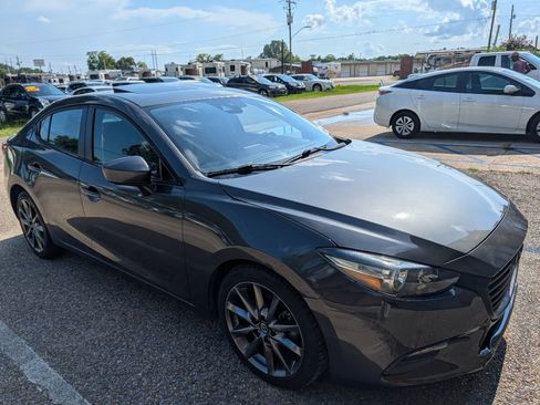 Used 2018 MAZDA MAZDA3 Touring FWD image 2