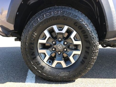 Used 2021 Toyota Tacoma TRD Off-Road w/ Technology Package image 11