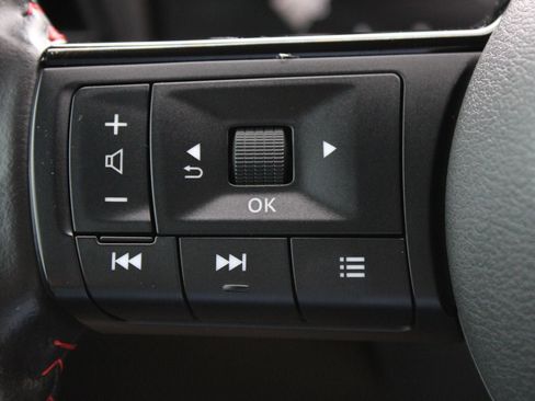 Used 2025 Nissan Kicks SR FWD image 29