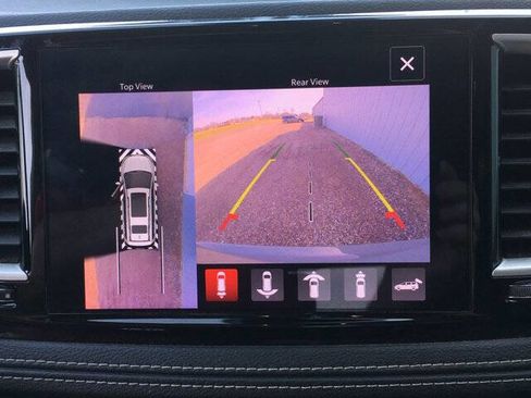 Used 2023 Chrysler Pacifica Touring-L image 19