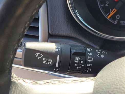 Used 2019 Jeep Grand Cherokee Limited image 25