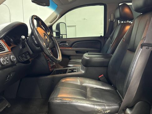 Used 2011 Chevrolet Silverado 2500 LTZ AWD/4WD image 8
