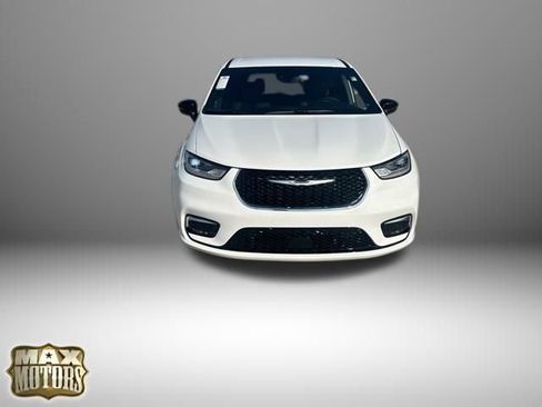 New 2026 Chrysler Pacifica Select image 2