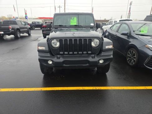 Used 2018 Jeep Wrangler Unlimited Sport S image 2