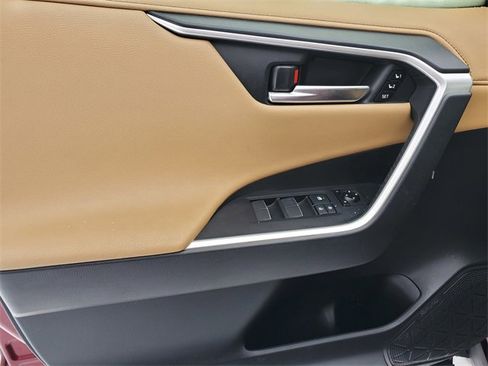 Used 2020 Toyota RAV4 Limited image 15