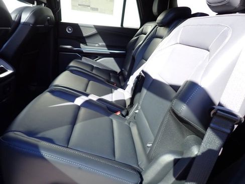 New 2025 Lincoln Navigator Reserve w/ Jet Appearance Package image 16