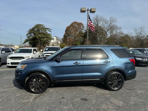 Used 2019 Ford Explorer XLT w/ Equipment Group 202A image 8