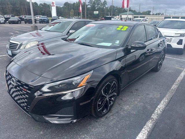 Used 2023 Nissan Altima 2.5 SR w/ SR Premium Package FWD image 1