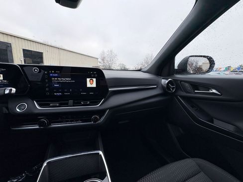 Used 2025 Chevrolet Equinox LT image 34