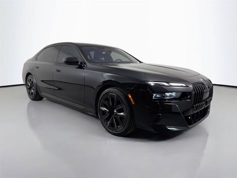 Certified 2023 BMW i7 xDrive60 AWD/4WD image 3
