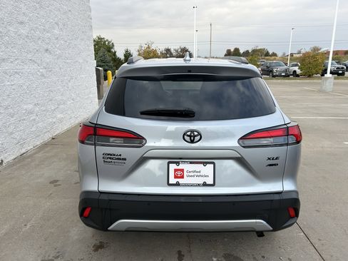 Certified 2022 Toyota Corolla Cross XLE image 5