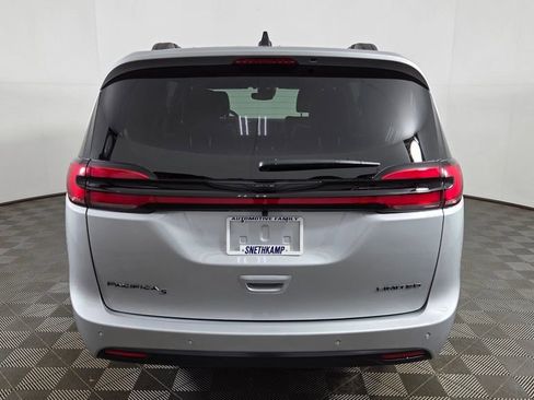 New 2026 Chrysler Pacifica Limited image 6