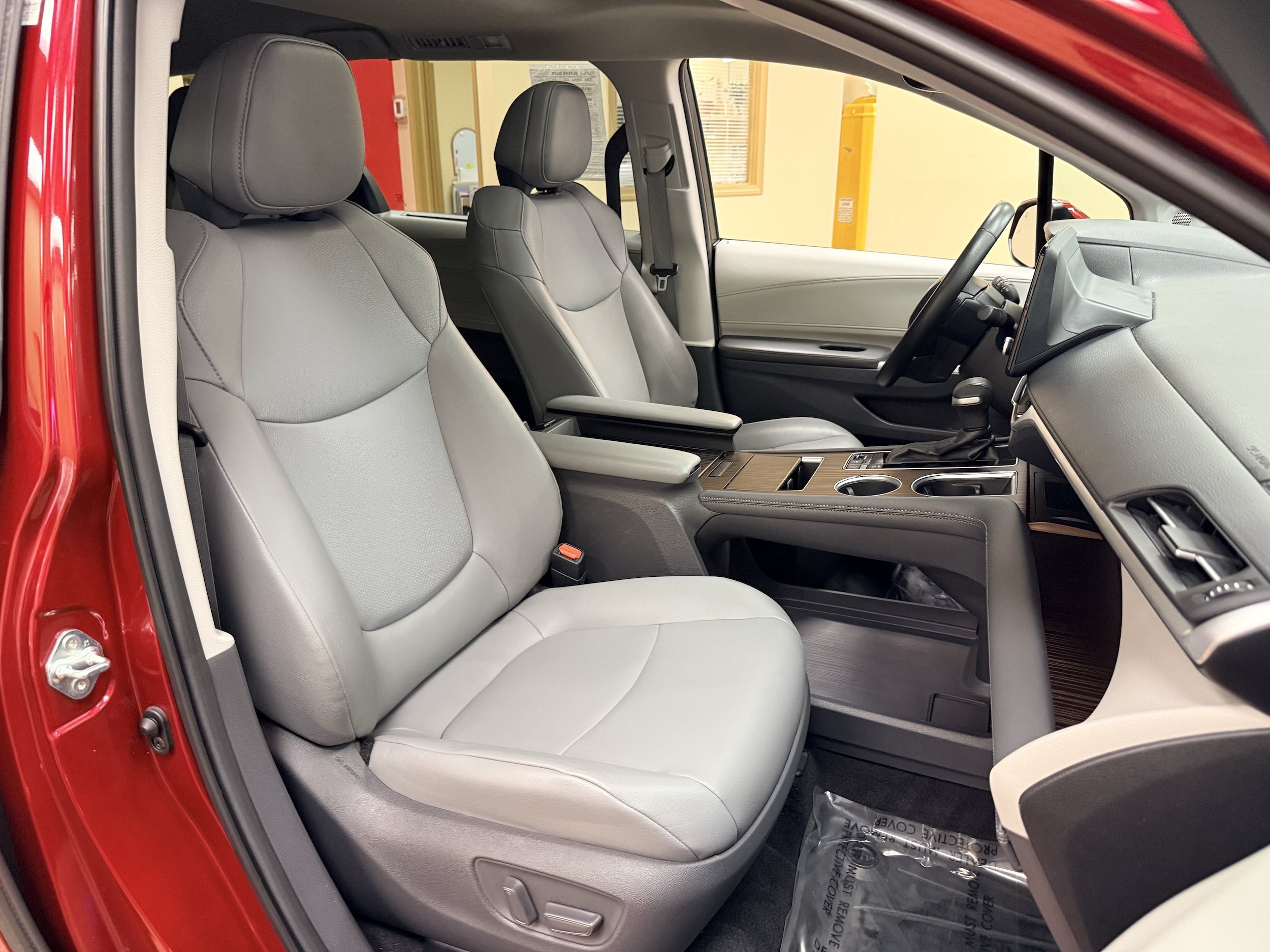 Used 2021 Toyota Sienna XLE w/ XLE Plus Package FWD image 44