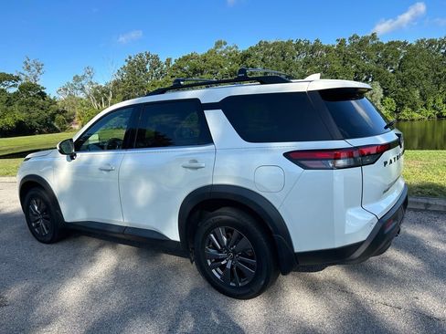 Used 2023 Nissan Pathfinder SV w/ SV Premium Package FWD image 4