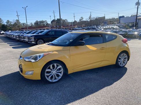 Used 2012 Hyundai Veloster w/ Style Pkg image 9