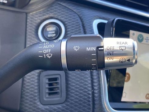 Used 2021 Land Rover Range Rover Velar R-Dynamic S image 23