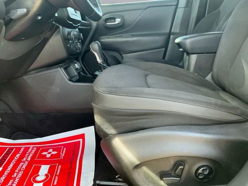 Used 2018 Jeep Renegade Altitude w/ Popular Equipment Group image 12