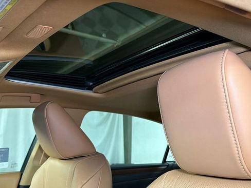 Used 2025 Lexus ES 300h w/ Technology Package image 6