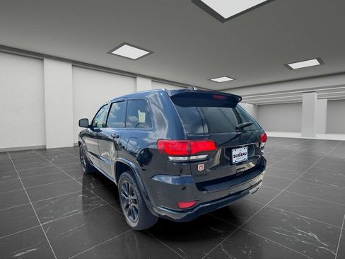 Used 2018 Jeep Grand Cherokee Altitude AWD/4WD image 6