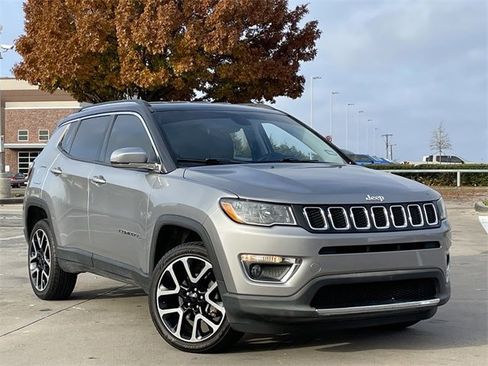 Used 2018 Jeep Compass Limited w/ Navigation Group image 2