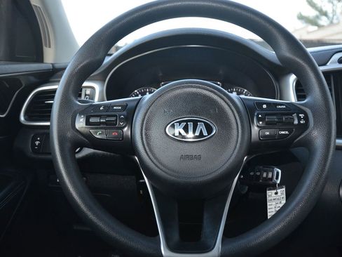 Used 2018 Kia Sorento LX image 16