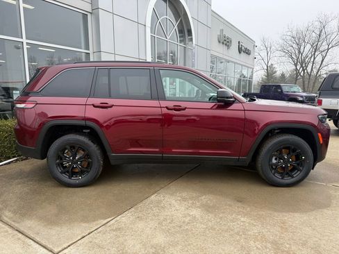 New 2026 Jeep Grand Cherokee Altitude AWD/4WD image 2