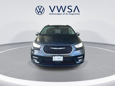 Used 2023 Chrysler Pacifica Limited FWD image 3