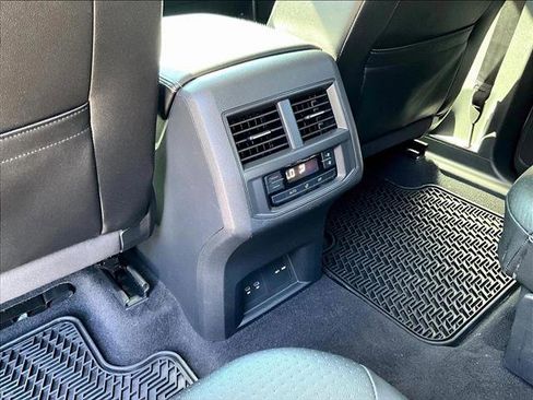 Used 2021 Volkswagen Atlas SE w/ Panoramic Sunroof Package image 25