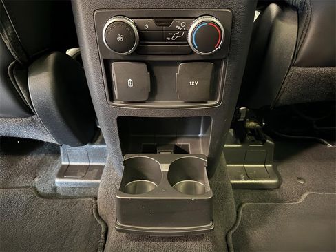 Used 2022 Ford Explorer XLT image 35