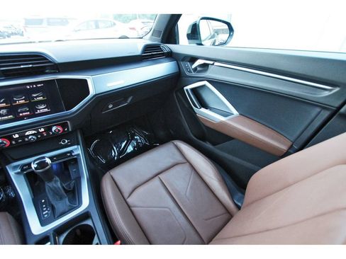 Used 2022 Audi Q3 2.0T Premium Plus w/ Premium Plus Package AWD/4WD image 11