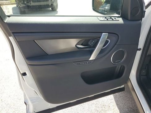 Certified 2025 Land Rover Discovery Sport Dynamic SE AWD/4WD image 23