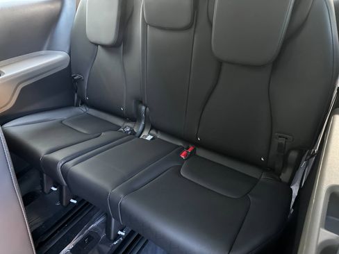 New 2026 Kia Carnival LXS image 15