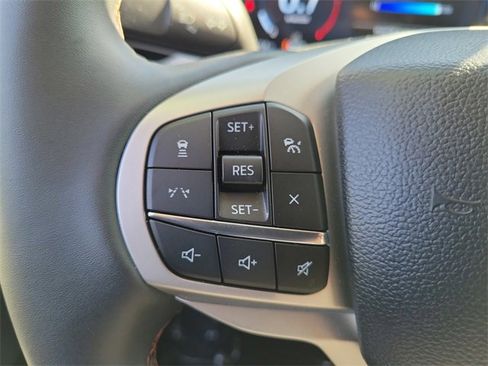 Used 2025 Ford Explorer Active image 5