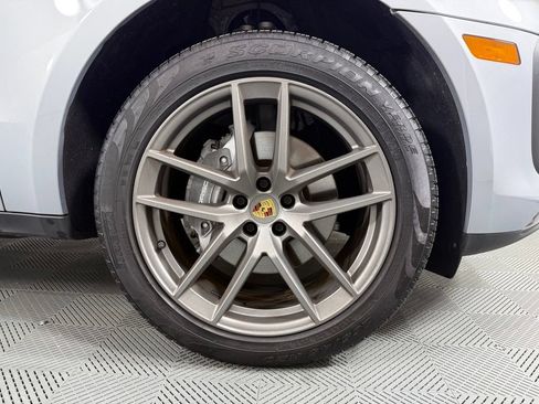 Certified 2025 Porsche Macan AWD/4WD image 14