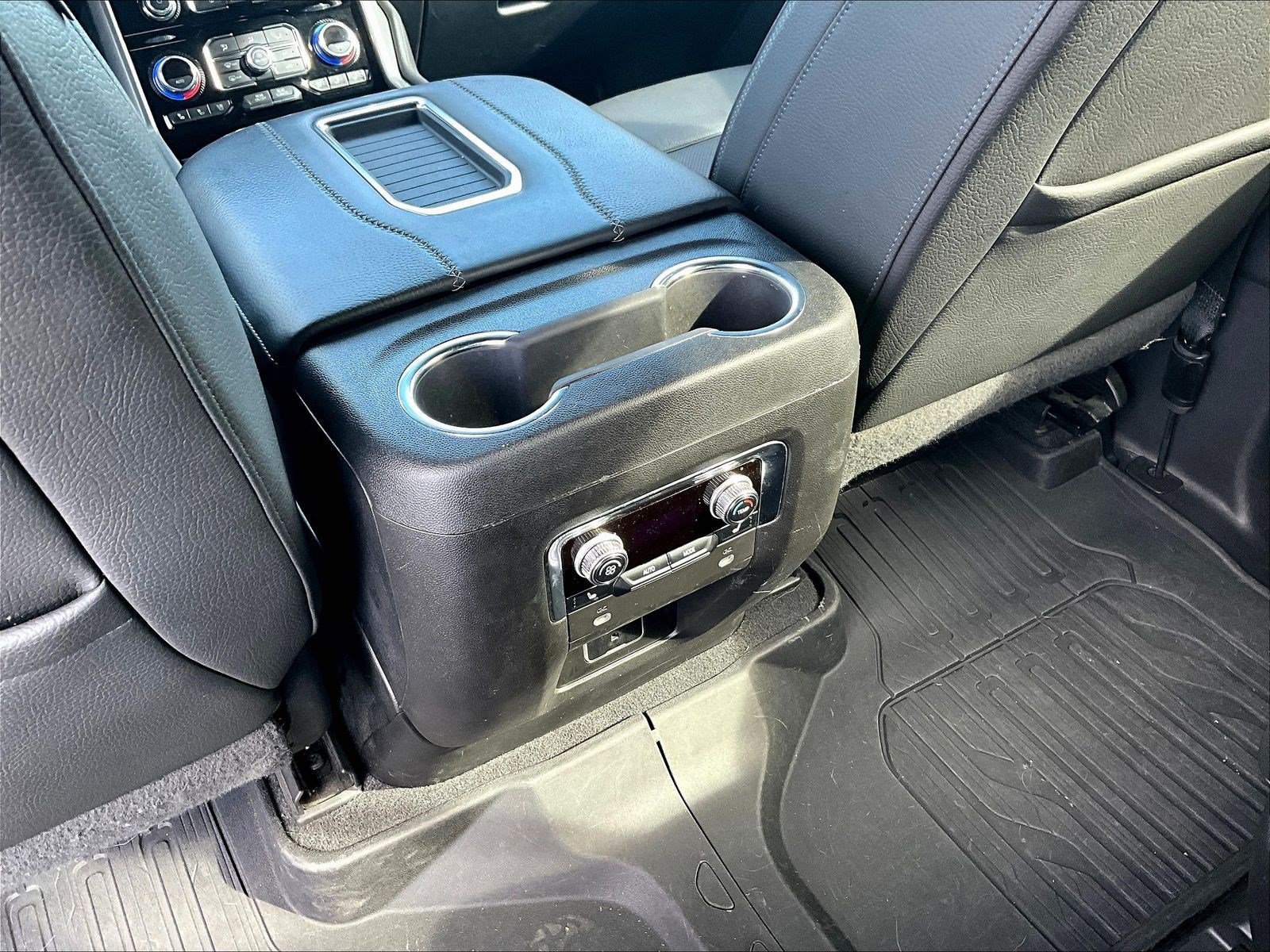 Used 2022 GMC Yukon XL Denali AWD/4WD image 10