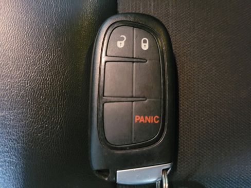Used 2019 Jeep Cherokee Latitude Plus AWD/4WD image 32