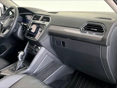 Used 2022 Volkswagen Tiguan SE image 19