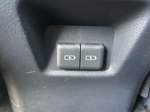 Used 2025 Toyota RAV4 XLE AWD/4WD image 18