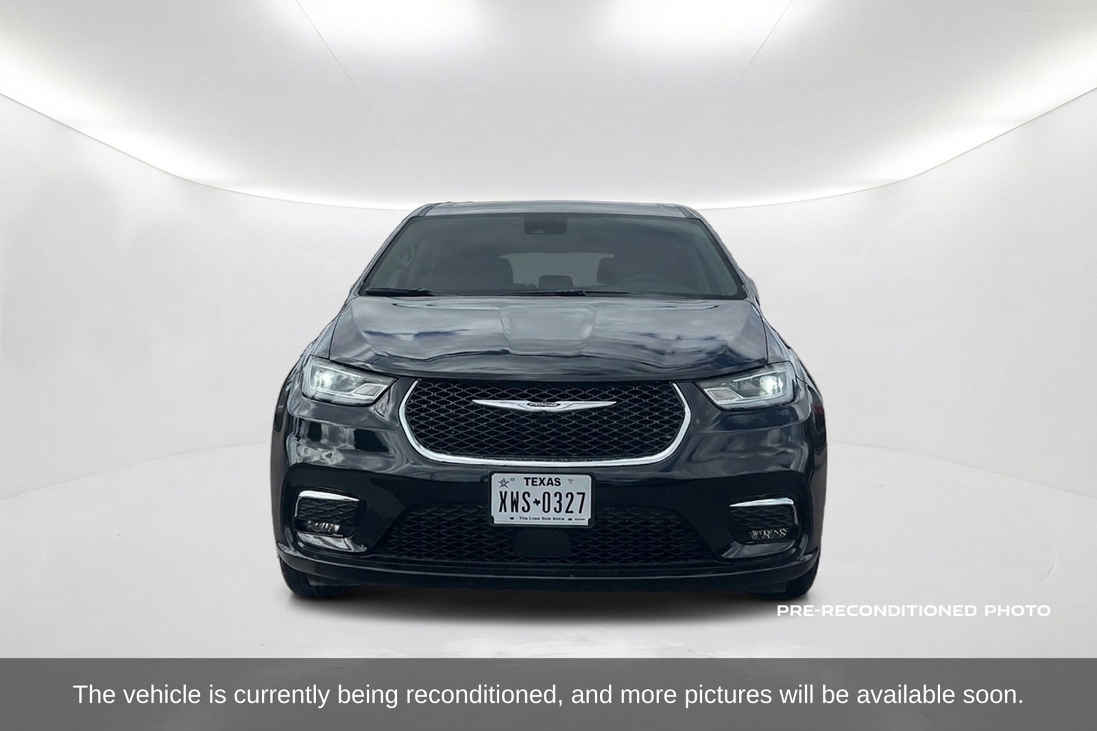 Used 2026 Chrysler Pacifica Select FWD image 2