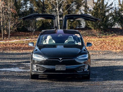 Used 2018 Tesla Model X 75D image 2