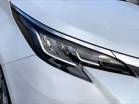 Used 2022 Toyota Sienna XLE image 25