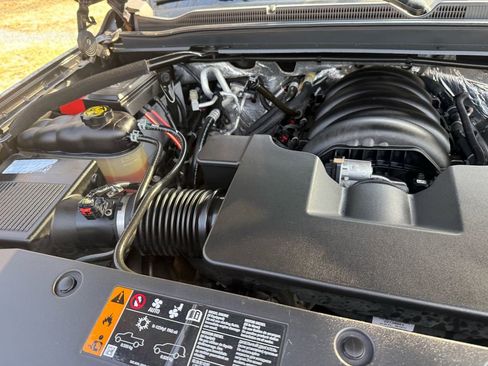 Used 2018 Chevrolet Suburban LT image 41