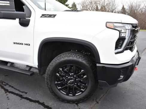 Used 2025 Chevrolet Silverado 3500 LT w/ Trail Boss Package AWD/4WD image 4