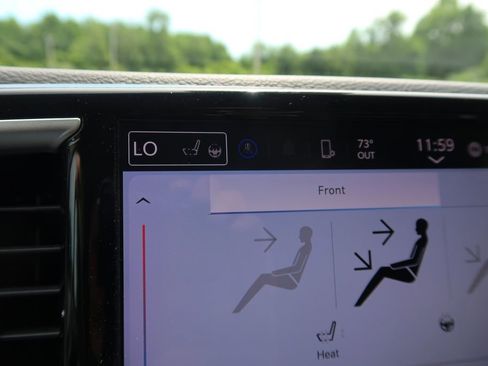 Used 2023 Chrysler Pacifica Touring-L FWD image 33