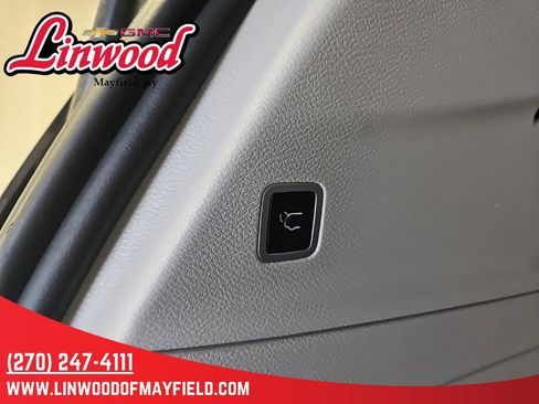 Used 2024 Chrysler Pacifica Touring-L image 13