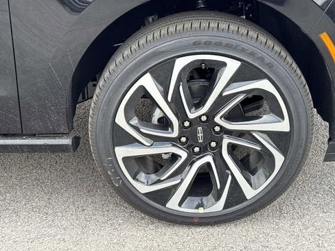 New 2026 Lincoln Navigator L Reserve AWD/4WD image 9