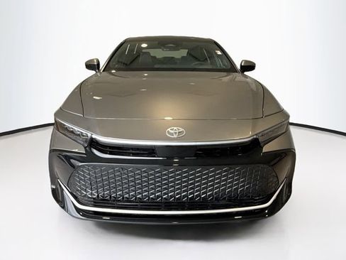 New 2025 Toyota Crown Platinum image 2