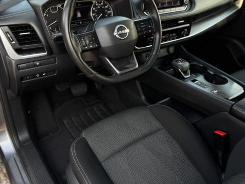 Used 2025 Nissan Rogue SV FWD image 29