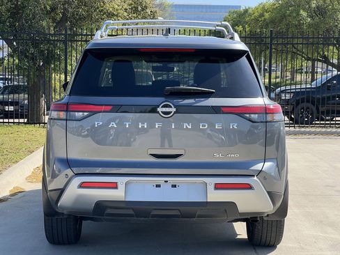 Certified 2025 Nissan Pathfinder SL image 5